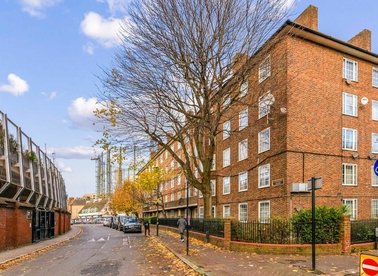 Properties to let in Kennington Oval - SE11 5BX view1