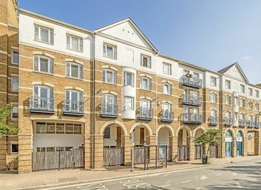 Properties to let in King & Queen Wharf - SE16 5SY view1