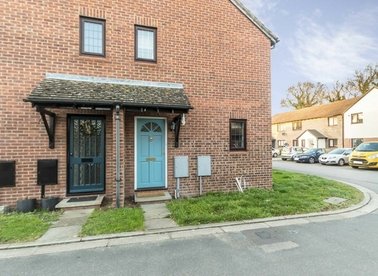 Properties let in Kings Chase - KT8 9DG view1