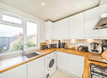 Properties let in Kings Road - SW19 8QN view1