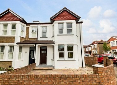 Properties to let in Kingsley Avenue - W13 0EE view1