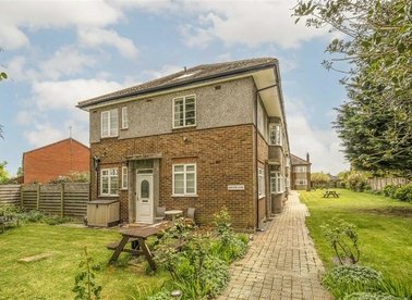 Properties let in Kingston Close - TW11 9EW view1