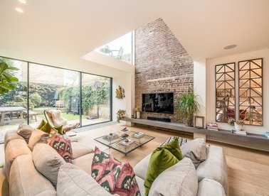 Properties to let in Lancaster Road - W11 1QJ view1