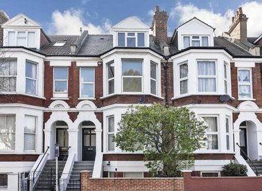 Properties to let in Larden Road - W3 7ST view1