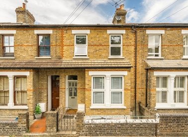 Properties to let in Lateward Road - TW8 0PL view1