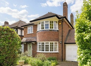 Properties let in Lauderdale Drive - TW10 7BT view1