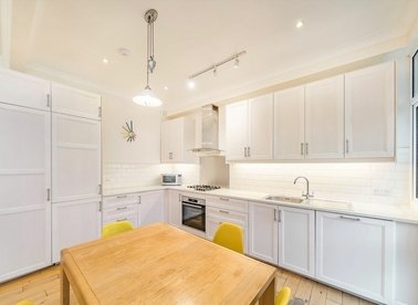 Properties let in Laurel Road - SW20 0PR view1