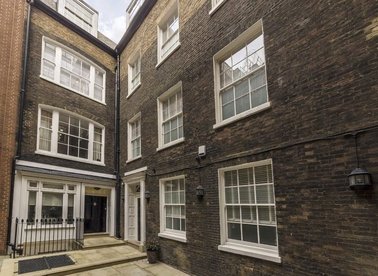 Properties to let in Laurence Pountney Lane - EC4R 0EE view1