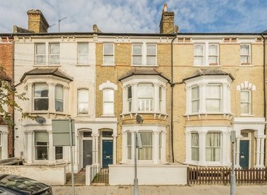 Properties to let in Lavender Sweep - SW11 1EA view1