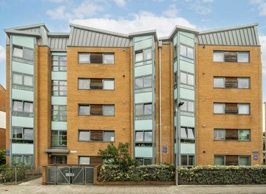 Properties to let in Lewis Gardens - N16 5PJ view1