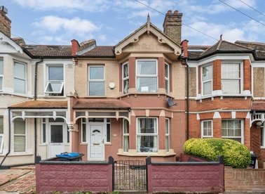 Properties to let in Links Road - SW17 9ED view1