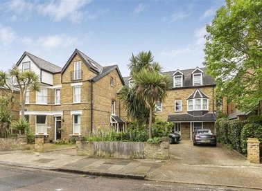 Properties to let in Lion Gate Gardens - TW9 2DW view1