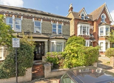 Properties to let in Longley Road - SW17 9LL view1