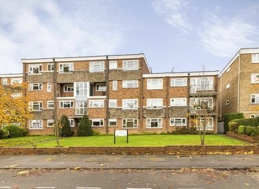 Properties to let in Lovelace Road - KT6 6NG view1