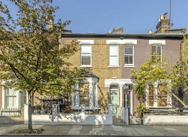 Properties to let in Macfarlane Road - W12 7JZ view1