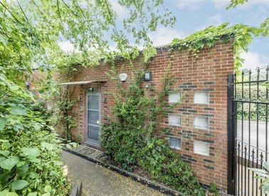 Properties to let in Mapesbury Road - NW2 4HU view1