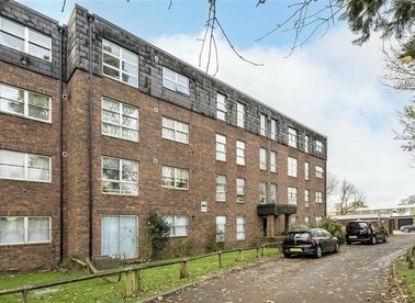 Properties to let in Marlowe Gardens - SE9 1AB view1