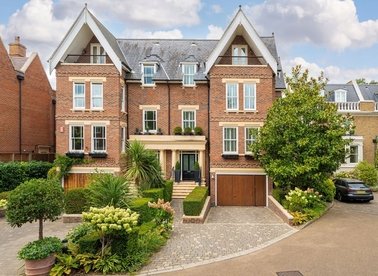 Properties to let in Martineau Drive - TW1 1PZ view1