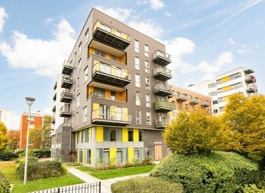 Properties let in Martineau Square - E1 1BF view1