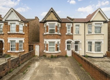 Properties to let in Melbourne Avenue - W13 9BX view1
