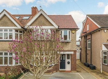 Properties let in Melrose Avenue - TW2 7JE view1