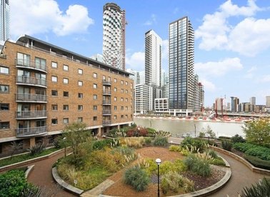 Properties let in Meridian Place - E14 9FE view1