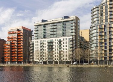 Properties to let in Millharbour - E14 9NB view1