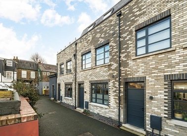Properties to let in Mitre Mews - SE13 6FA view1