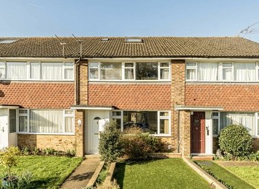 Properties let in Monaveen Gardens - KT8 1SB view1