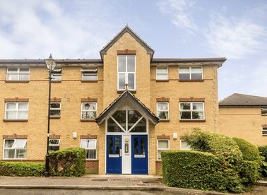 Properties to let in Monmouth Close - W4 5DQ view1