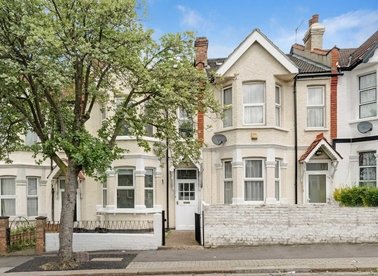 Properties let in Montagu Road - NW4 3ER view1