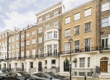 Properties to let in Montagu Square - W1H 2LA view1