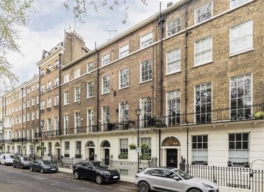 Properties to let in Montagu Square - W1H 2LW view1