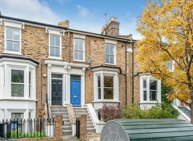 Properties let in Montague Road - E8 2HN view1