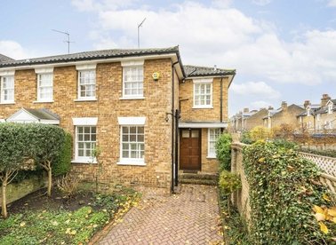 Properties to let in Montague Road - TW10 6QW view1