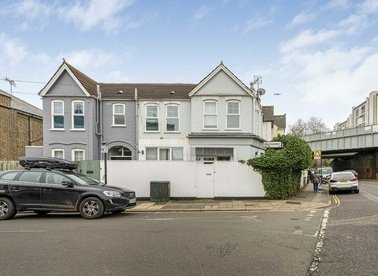 Properties to let in Montgomery Road - W4 5LZ view1