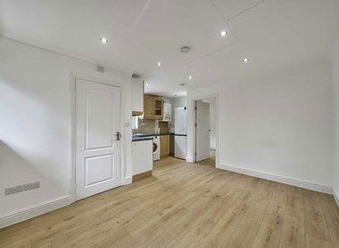 Properties let in Mountfield Road - N3 3ND view1