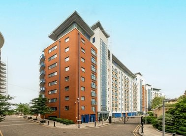 Properties to let in Newton Place - E14 3TS view1