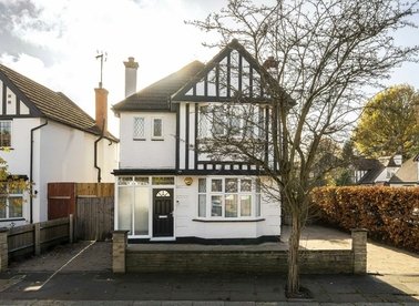 Properties to let in North Crescent - N3 3LL view1