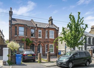 Properties let in Nunhead Grove - SE15 3LY view1
