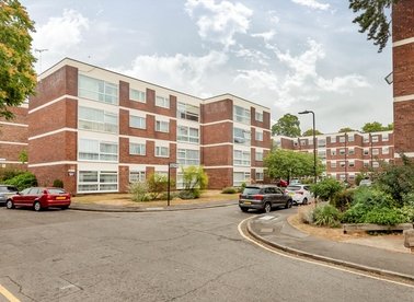 Properties let in Oak Tree Close - W5 2AQ view1