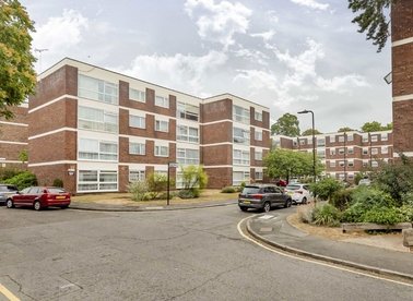 Properties to let in Oak Tree Close - W5 2AQ view1