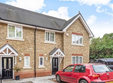 Properties to let in Oakhurst Close - KT2 5EQ view1