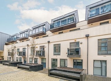 Properties to let in Old Post Office Walk - KT6 4JF view1