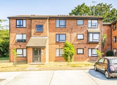 Properties to let in Oliver Close - W4 3RL view1