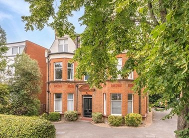 Properties to let in Parklands - KT5 8EA view1