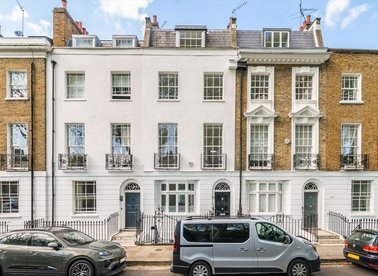 Properties to let in Pembroke Square - W8 6PA view1