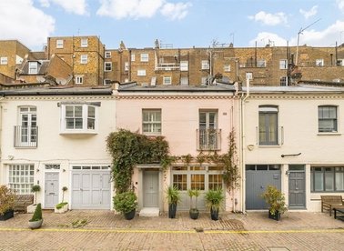 Properties to let in Petersham Mews - SW7 5NR view1