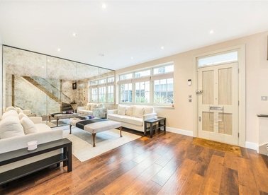 Properties to let in Petersham Mews - SW7 5NR view1