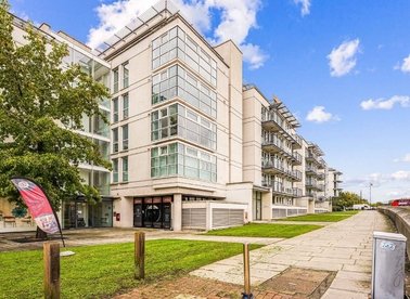Properties to let in Phoenix Way - SW18 2PW view1